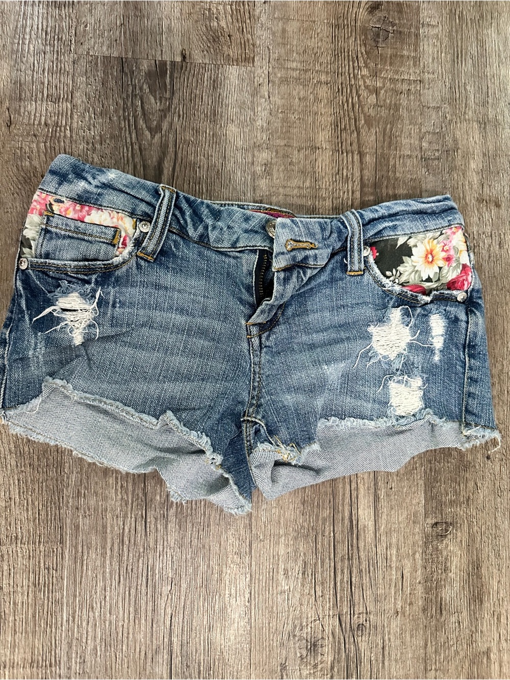 Celebrity Pink Distressed Denim Shorts Floral Pocket Trim Frayed Hem Size 3 Y2K